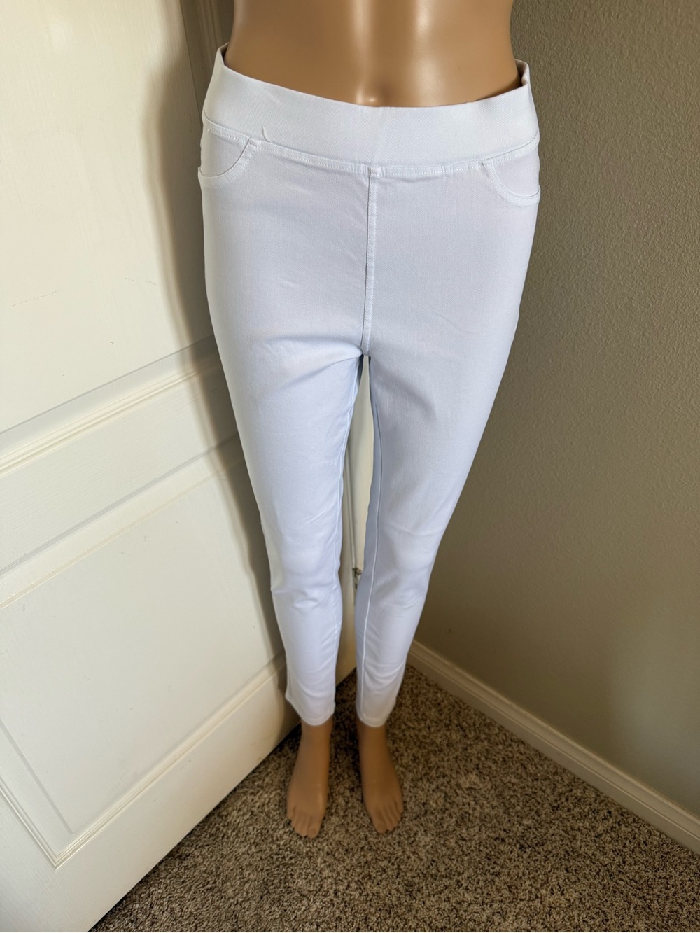 White Women's Pull-On Skinny Ponte Pants